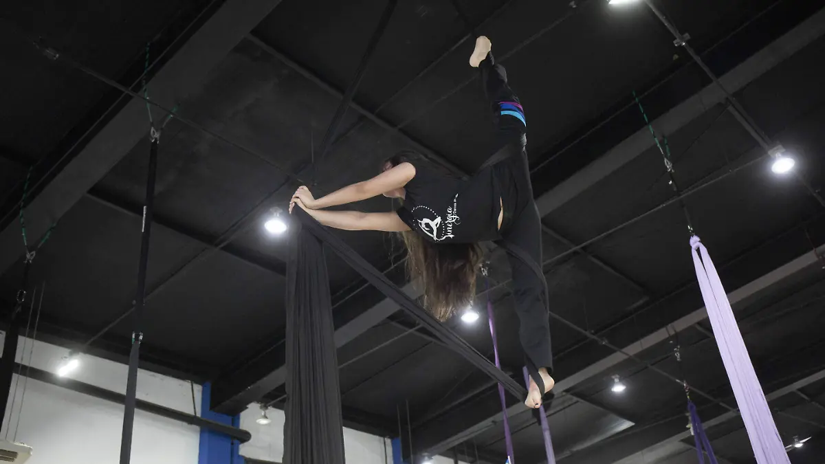 DANZA AEREA BRENDA RICO IAV