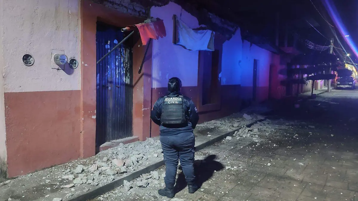 Casa afectada por sismo en Coalcomán