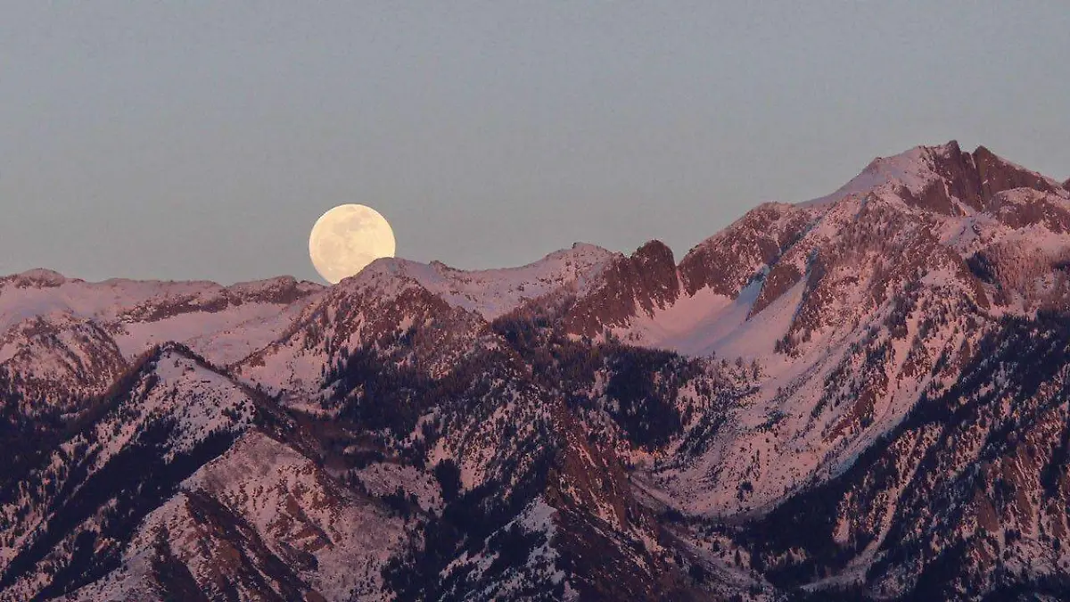 Snow_Moon_1280