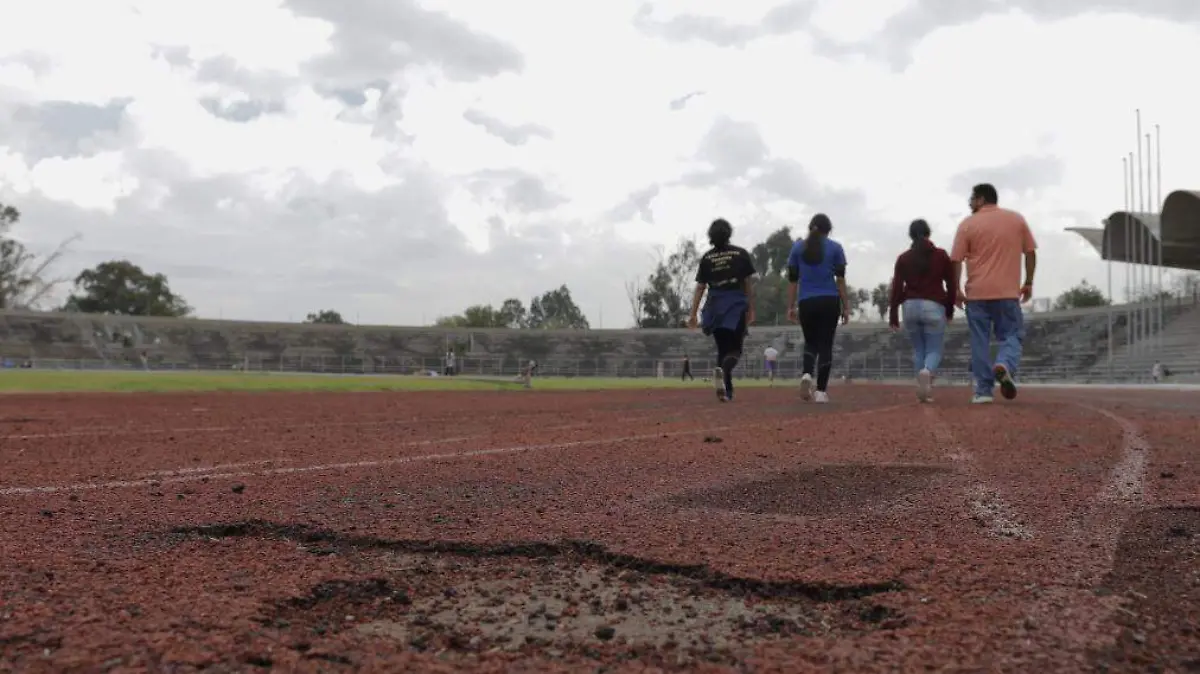Pista de Atletismo  dañada en CEDER (4)