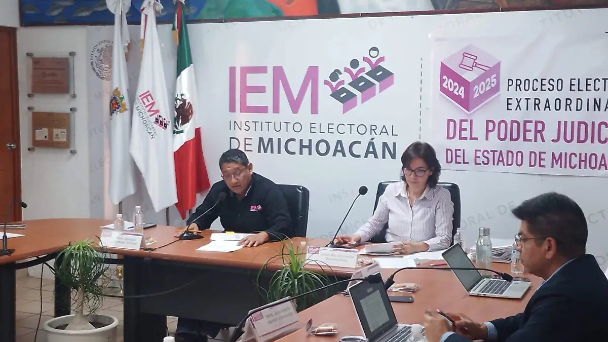 Sesión extraordinaria del IEM