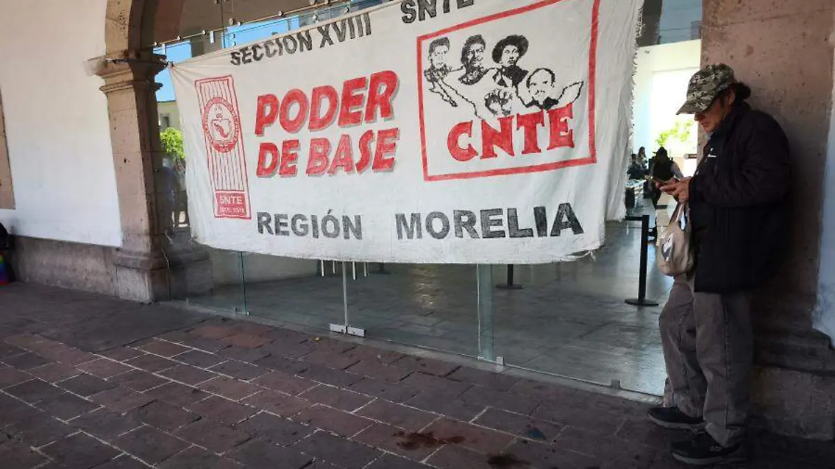 CNTE toma oficinas del CAM (3)