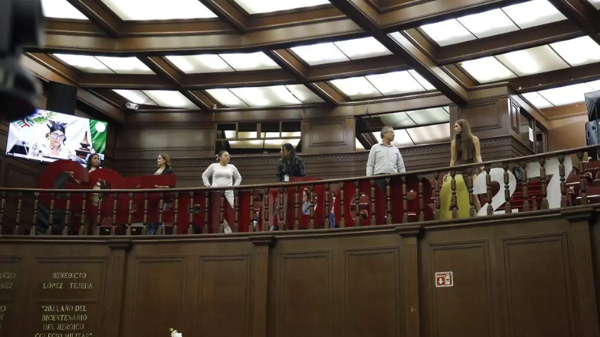 Colocan letras de gobernadora 2027 en el Congreso del Estado (8)