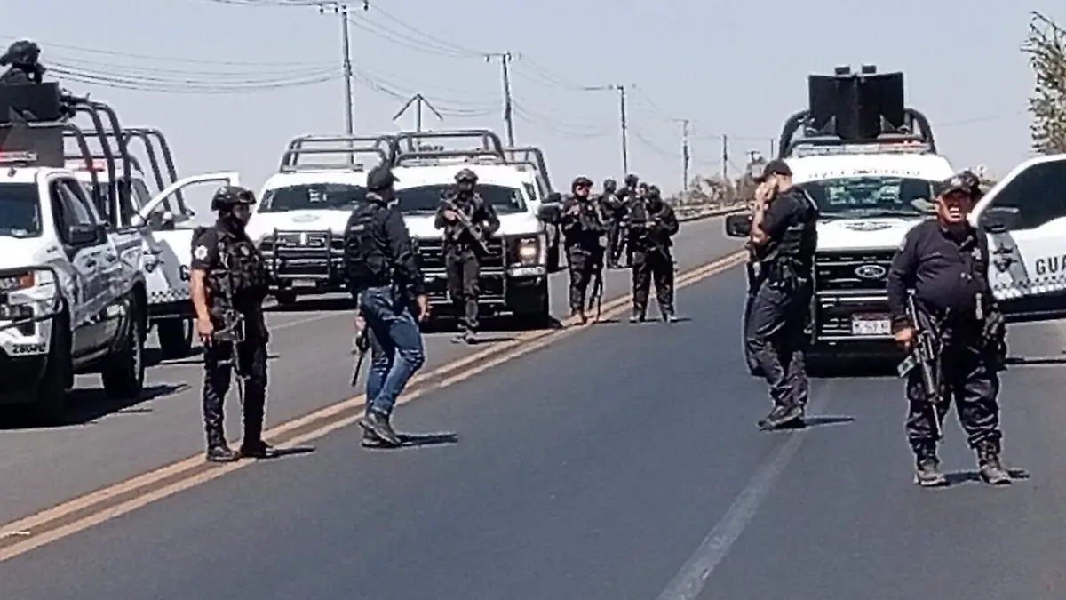 Elementos de seguridad pública en carrera de Michoacán