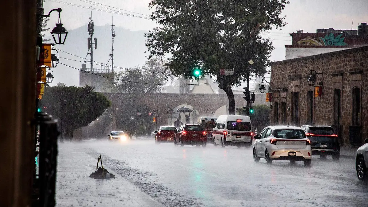 Lluvia en el centro de Morelia