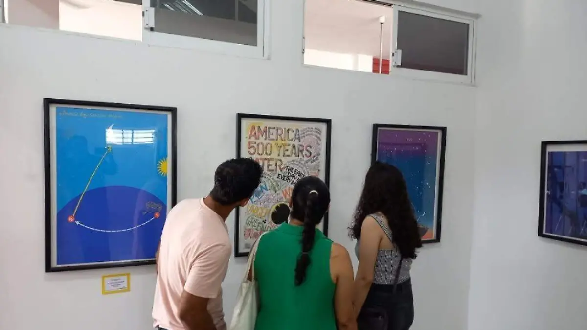 Personas en el Museo Comunitario de Arqueología e Historia (MUCAH)