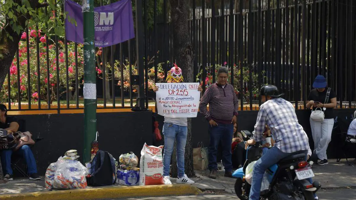 CNTE se manifiesta en Secretaría de Finanzas (1)