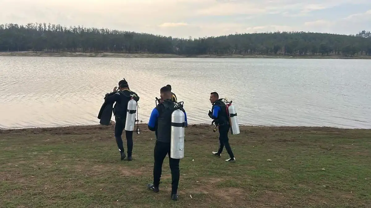 Buzos en presa de Cointzio 1