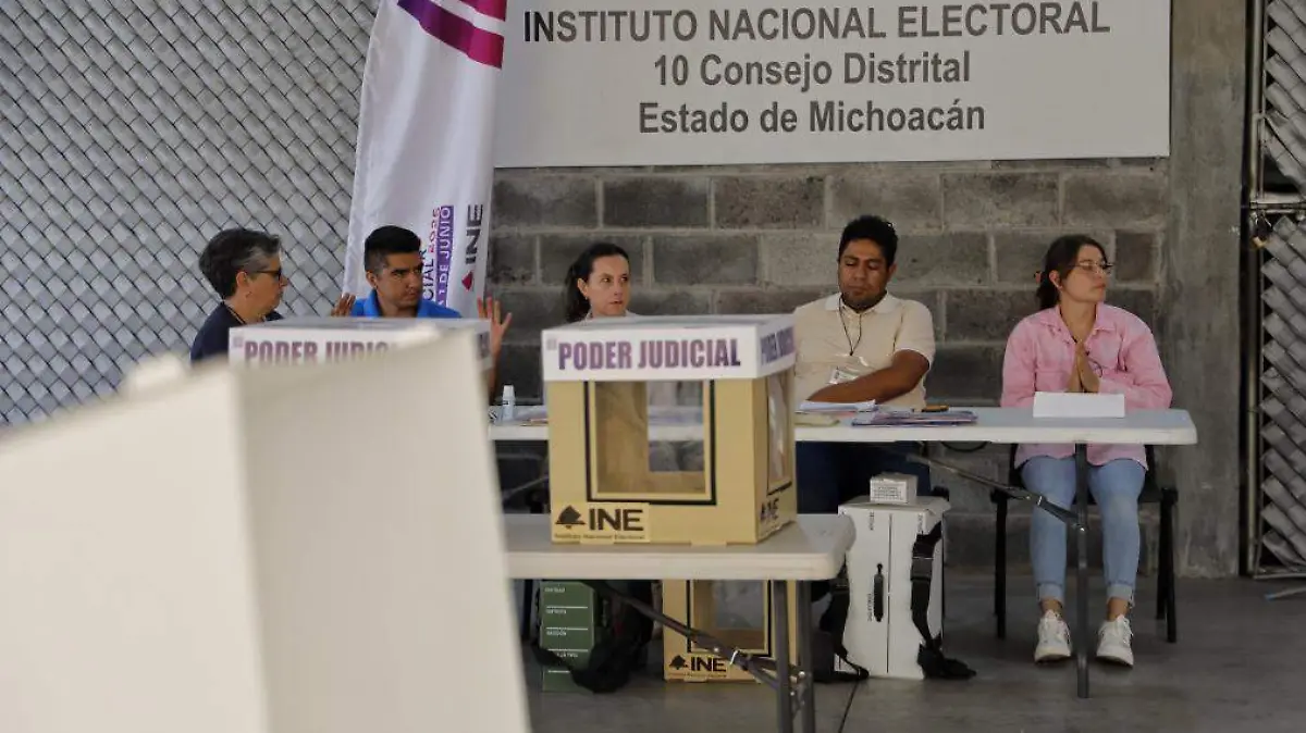 Simulacro de elección al Poder Judicial (2)