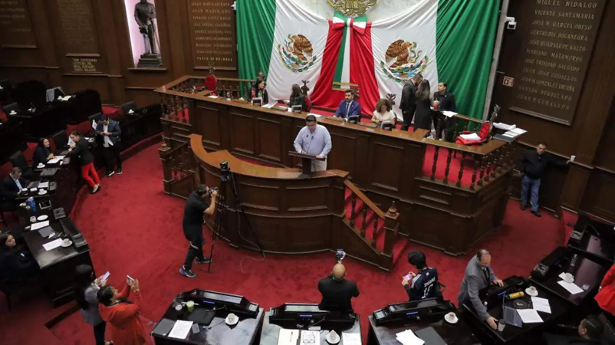 Sesión en el Congreso del Estado de Michoacán (4)