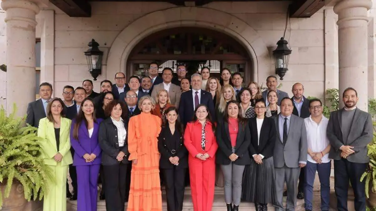 Magistrados electos y Bedolla