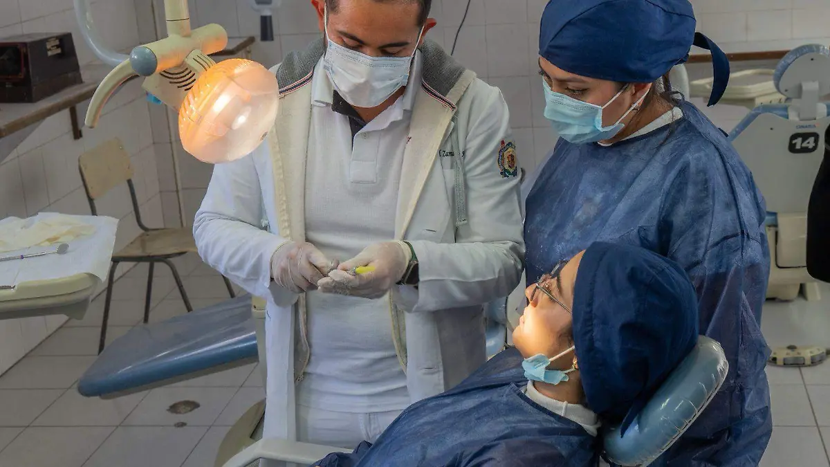 estudiantes odontologia umsnh