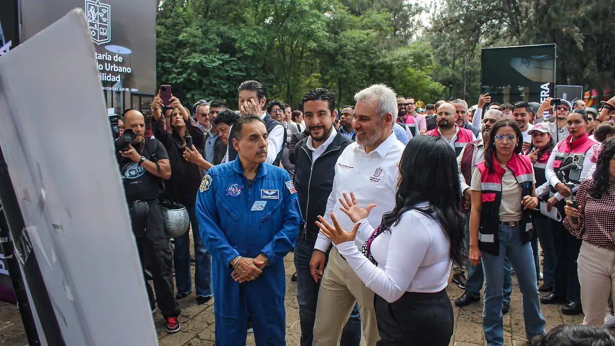 astronauta jose hernandez moreno