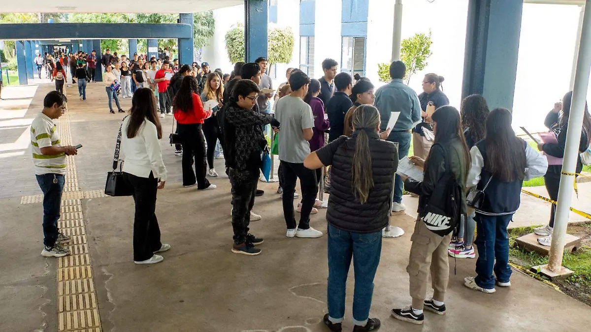 Jóvenes estudiantes