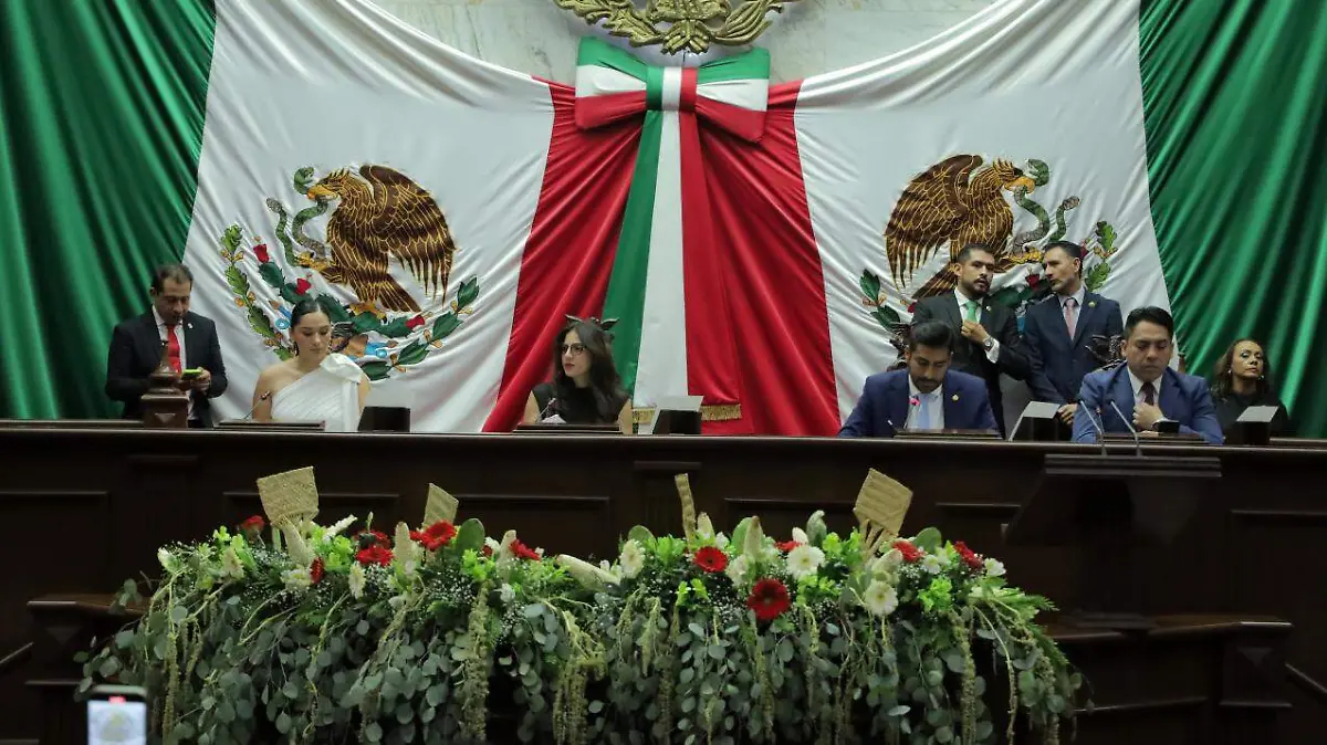 Sesión en el Congreso del Estado de Michoacán 