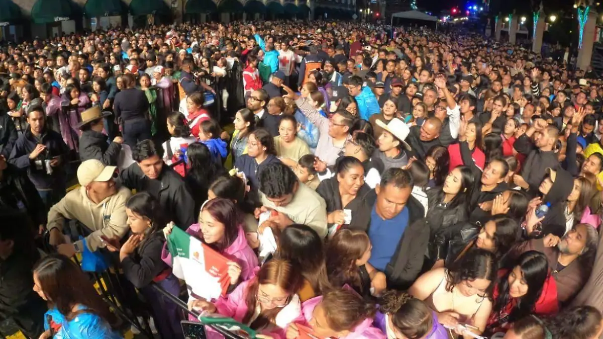 Público concierto de Christian Nodal en Morelia