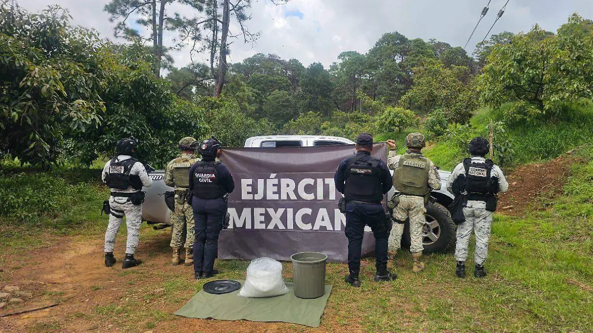Elementos de seguridad pública con vehículo asegurado