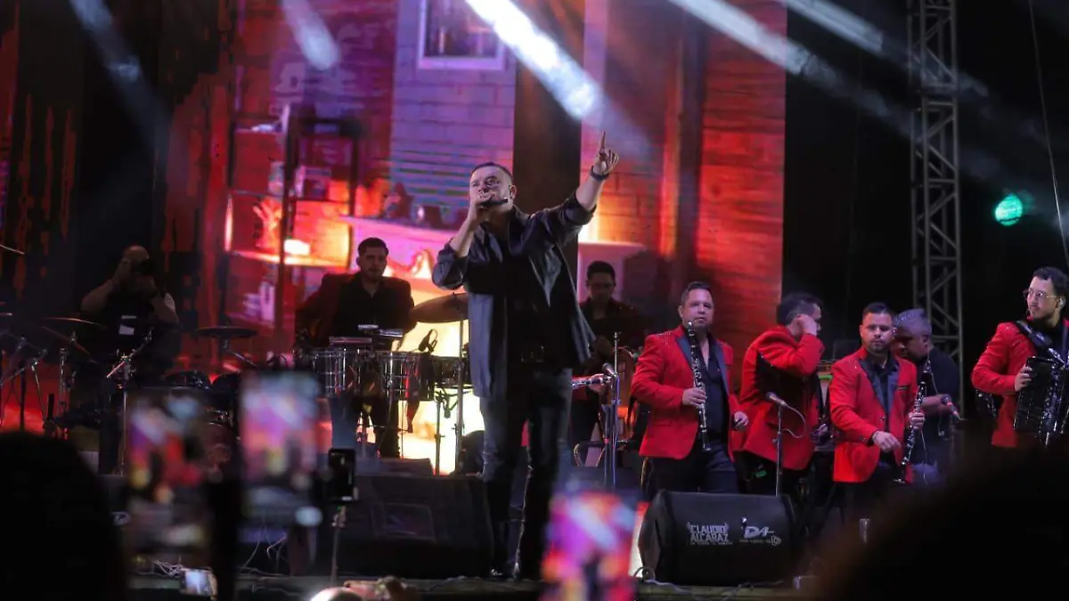 Claudio Alcaráz en concierto