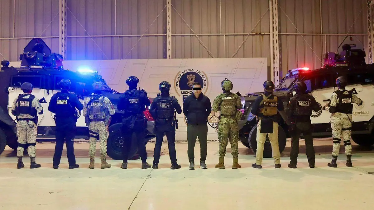 el licenciado carlos manzo