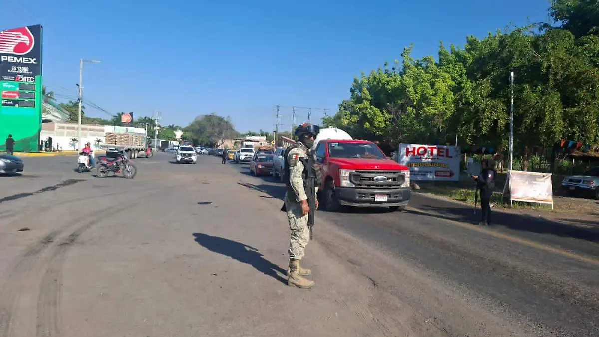 Elemento de seguridad en carretera de Buenavista