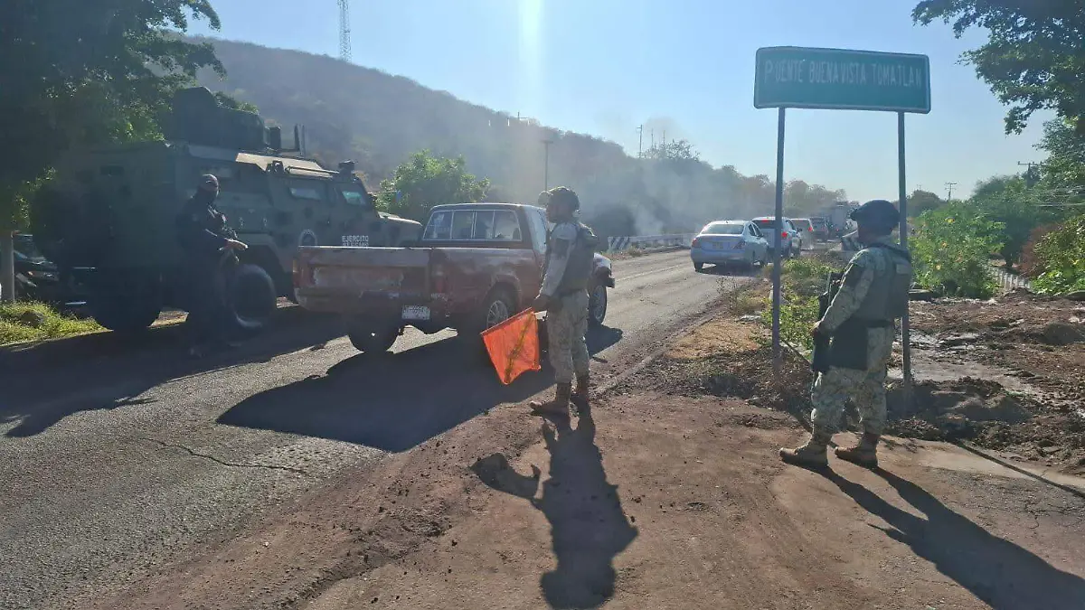 Elementos del Ejército Mexicano en Buenavista Tomatlán