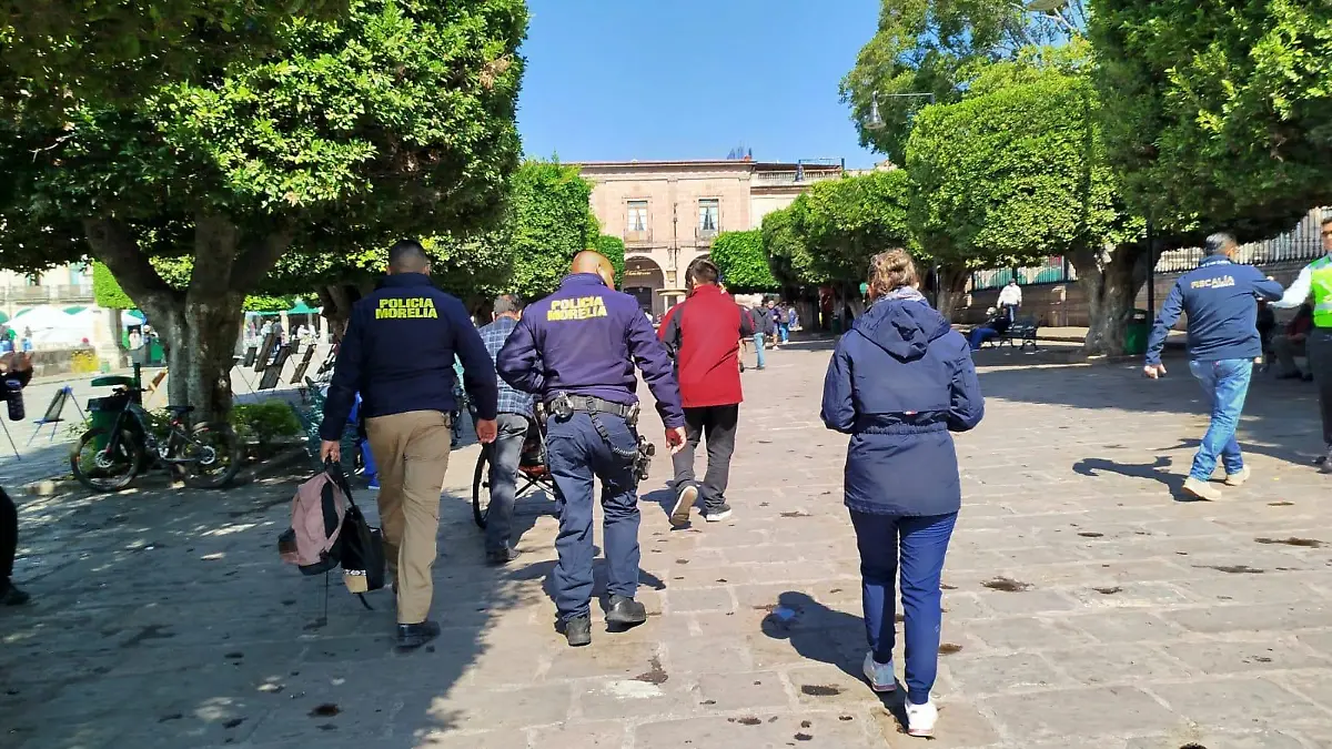 Elementos de la Policía Morelia en Plaza de Armas