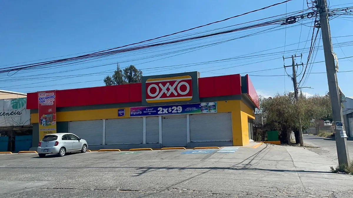 Oxxo cerrado