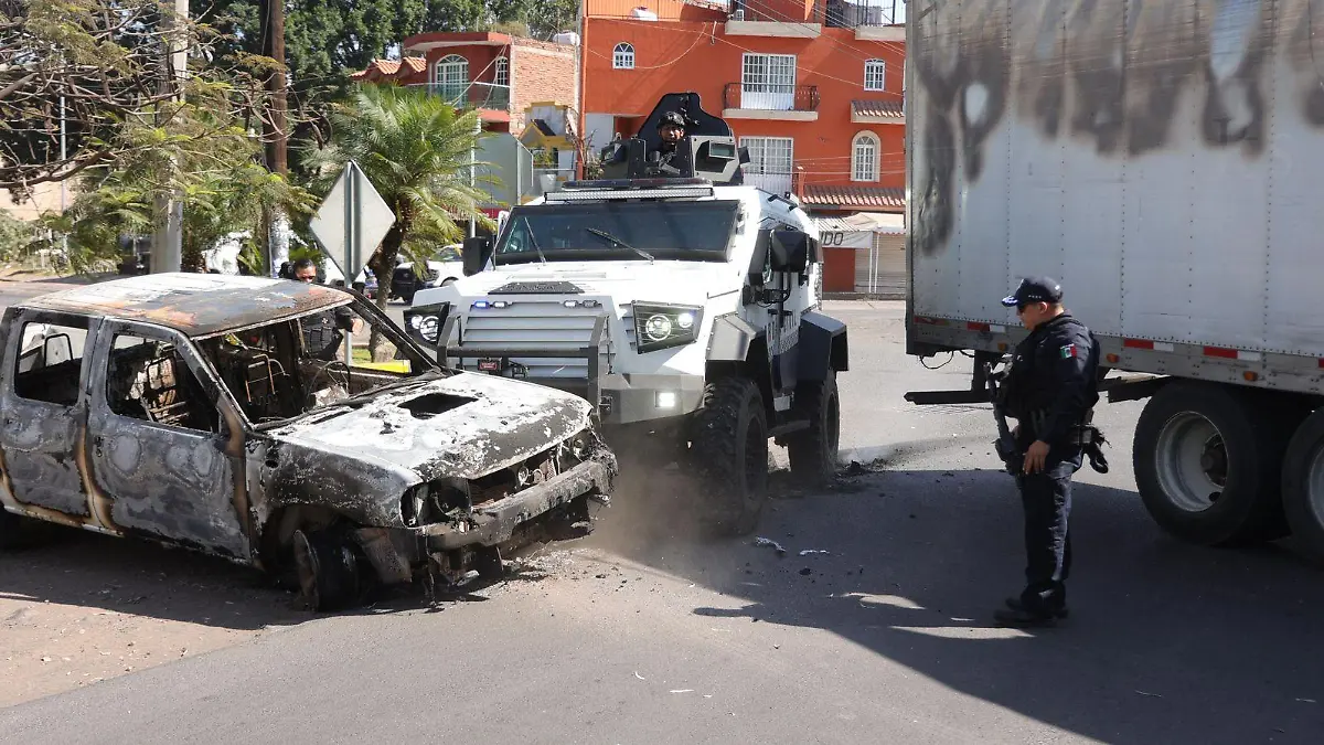 Elementos de seguridad pública durante bloqueo