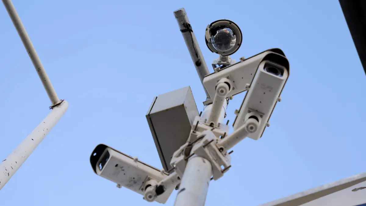 793366_Narcos tumban a balazos cámaras de vigilancia_impreso