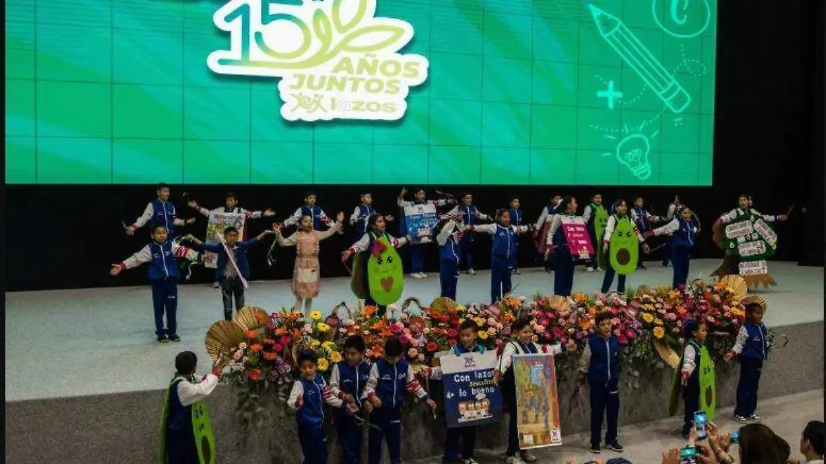 AGUACATEROS Y EDUCACIÓN