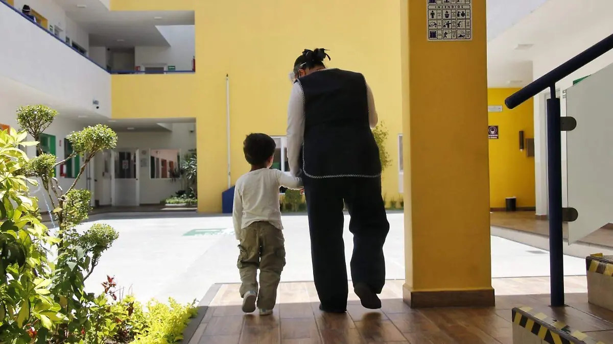 Niño en una escuela