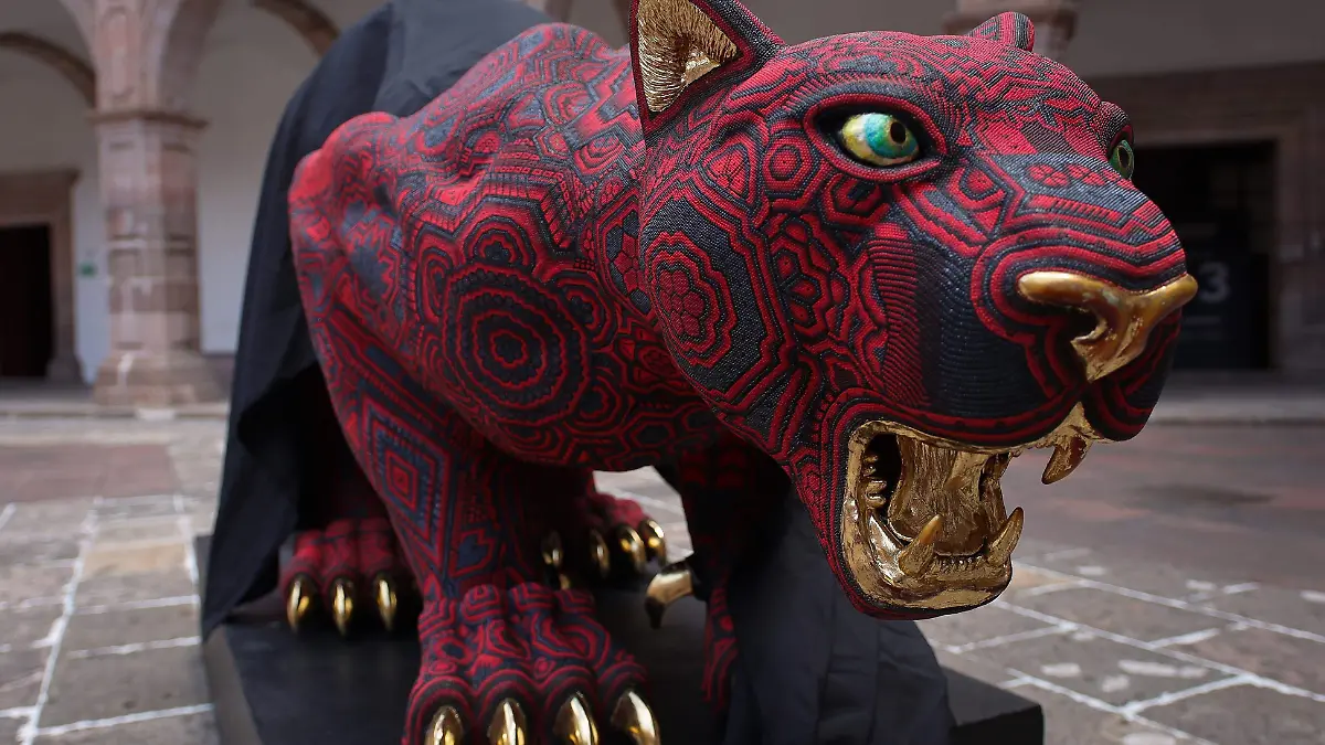 escultura jaguar