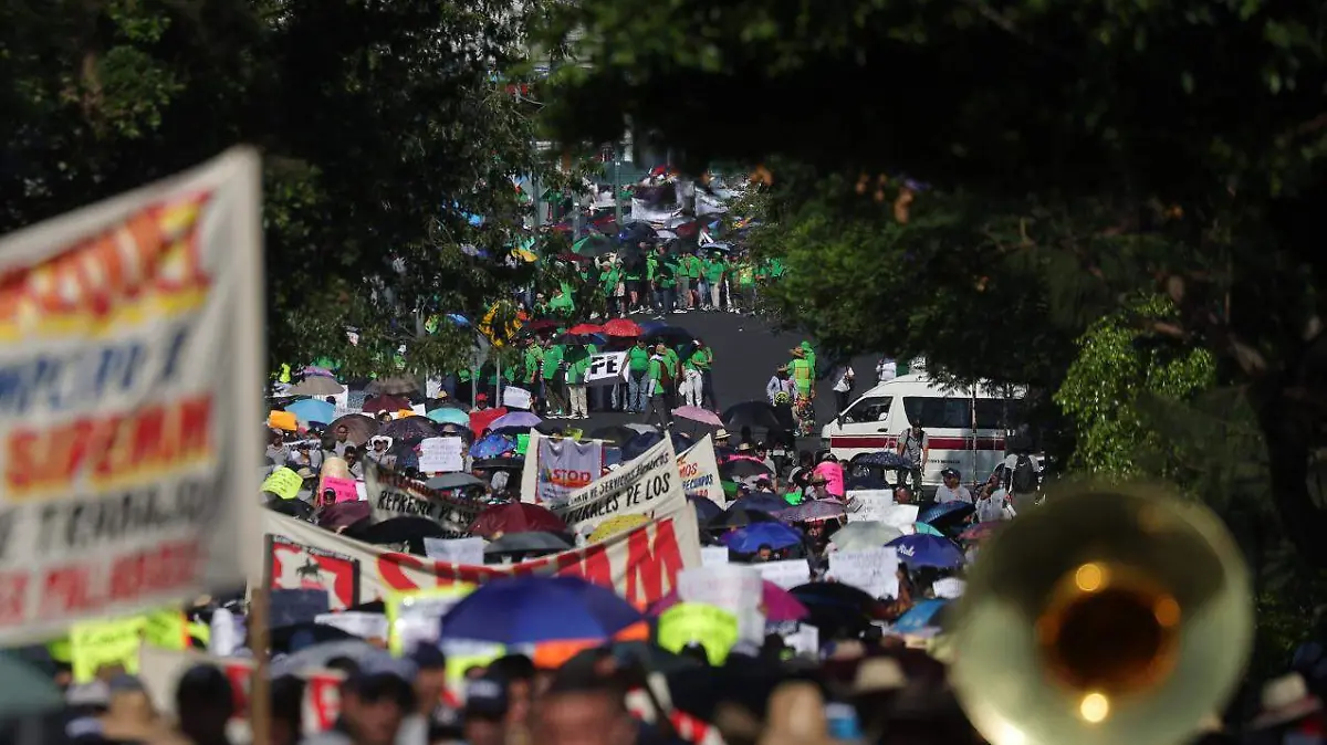 Sindicatos marchan en Morelia (1)
