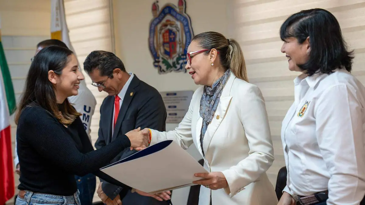 yarabi avila titulaciones