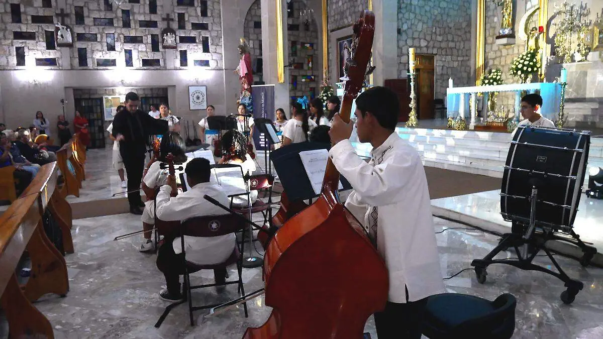 Orquesta y coros FMM (2)