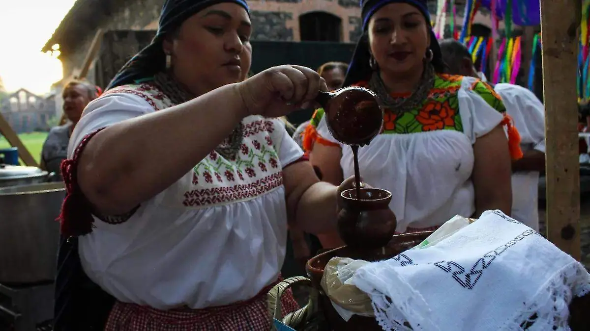 atole negro gastronomia