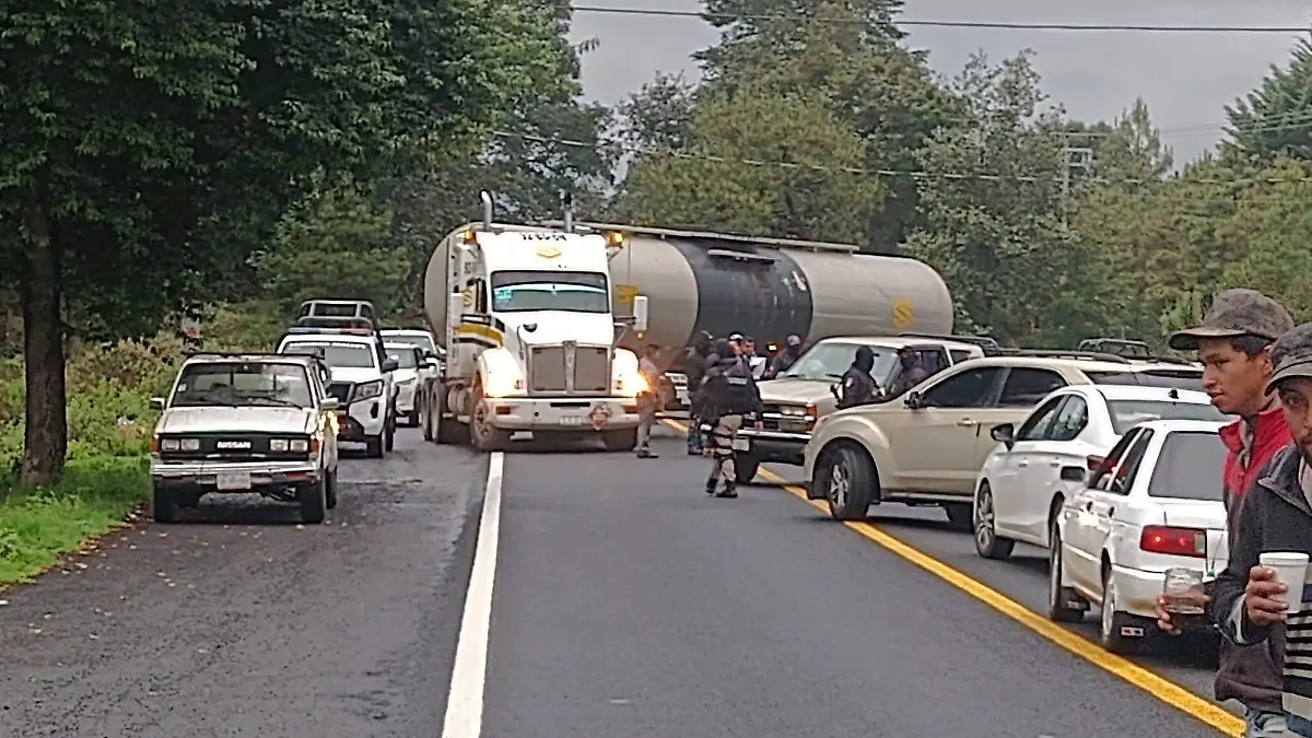 bloqueo carretero michoacan