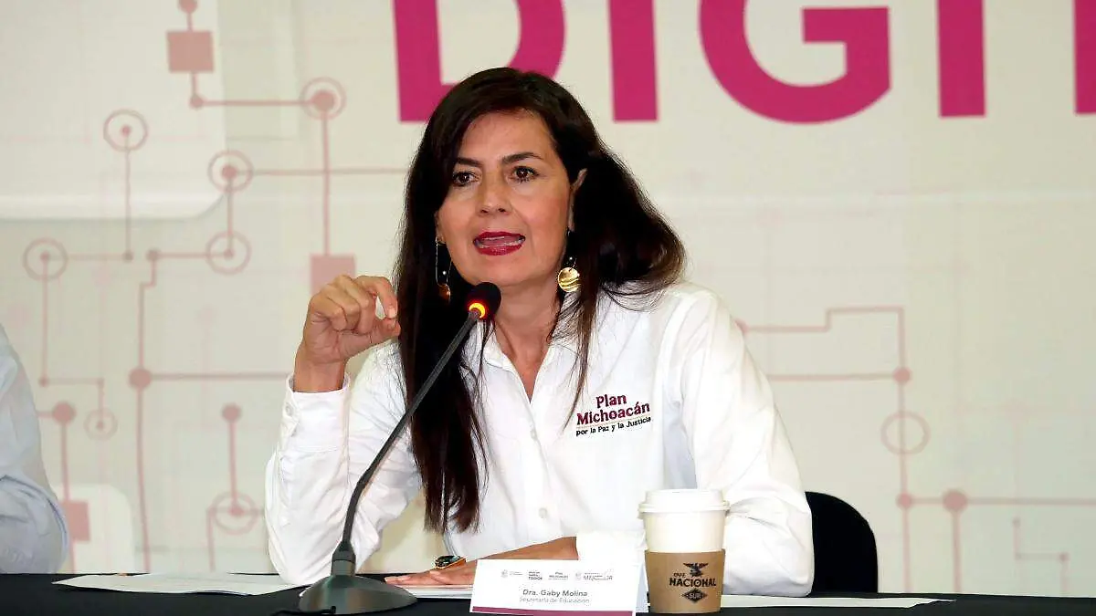 Gaby Molina (14)