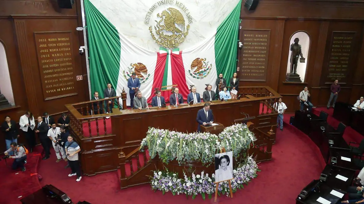 Homenaje Amalia Solorzano