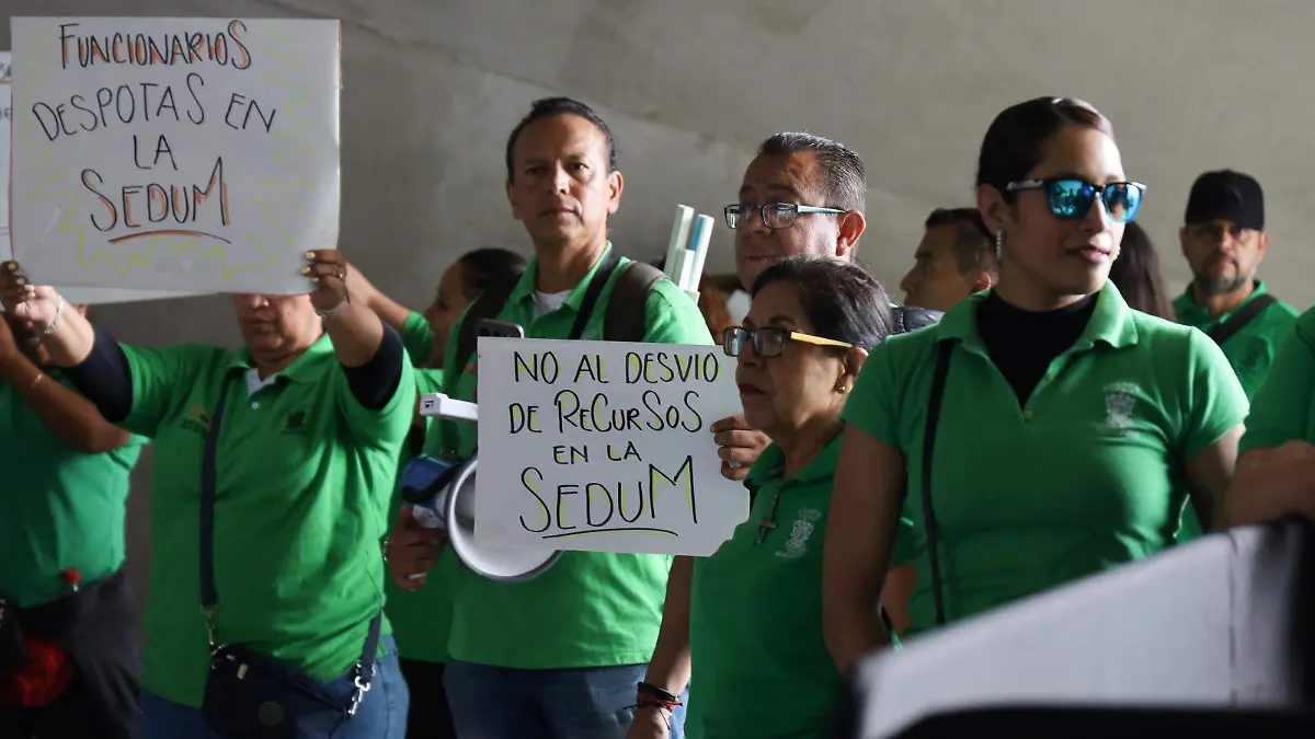 Manifestación del STASPE en el deportivo Bicentenario (1).jpg