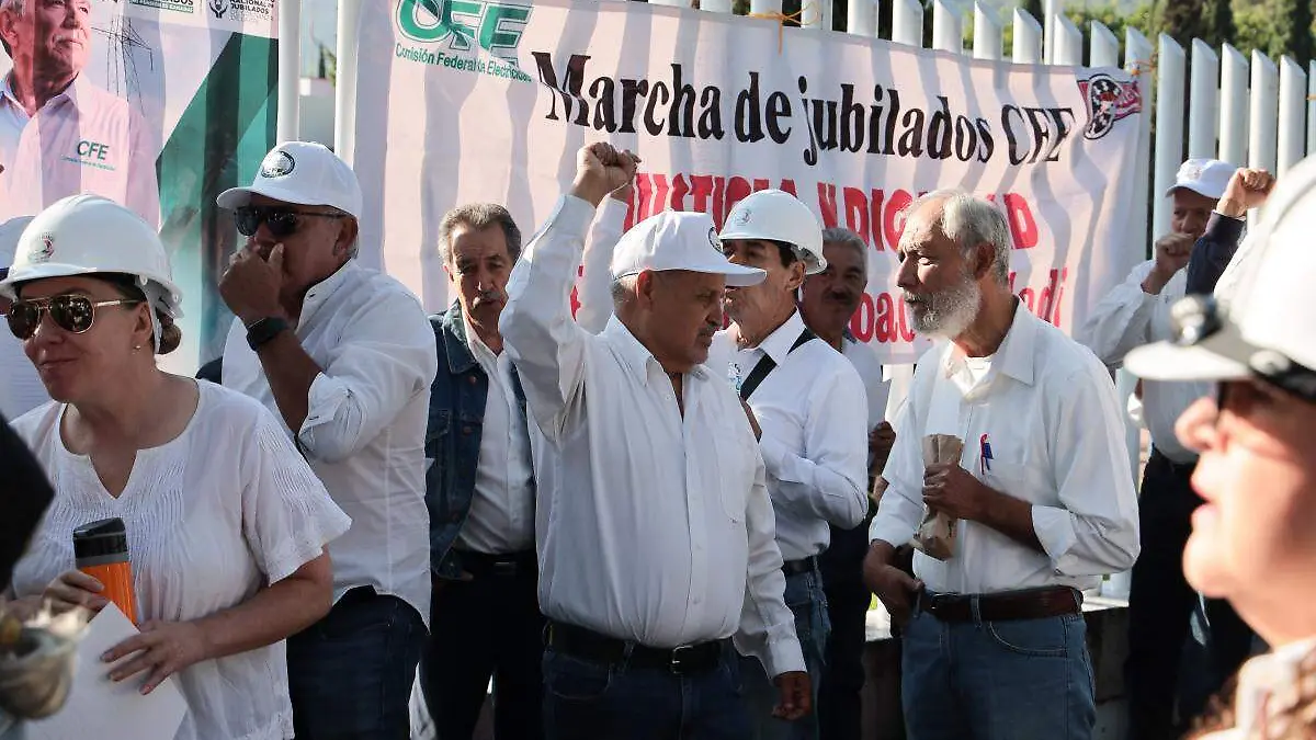 jubilados de la CFE se manifiestan (1)