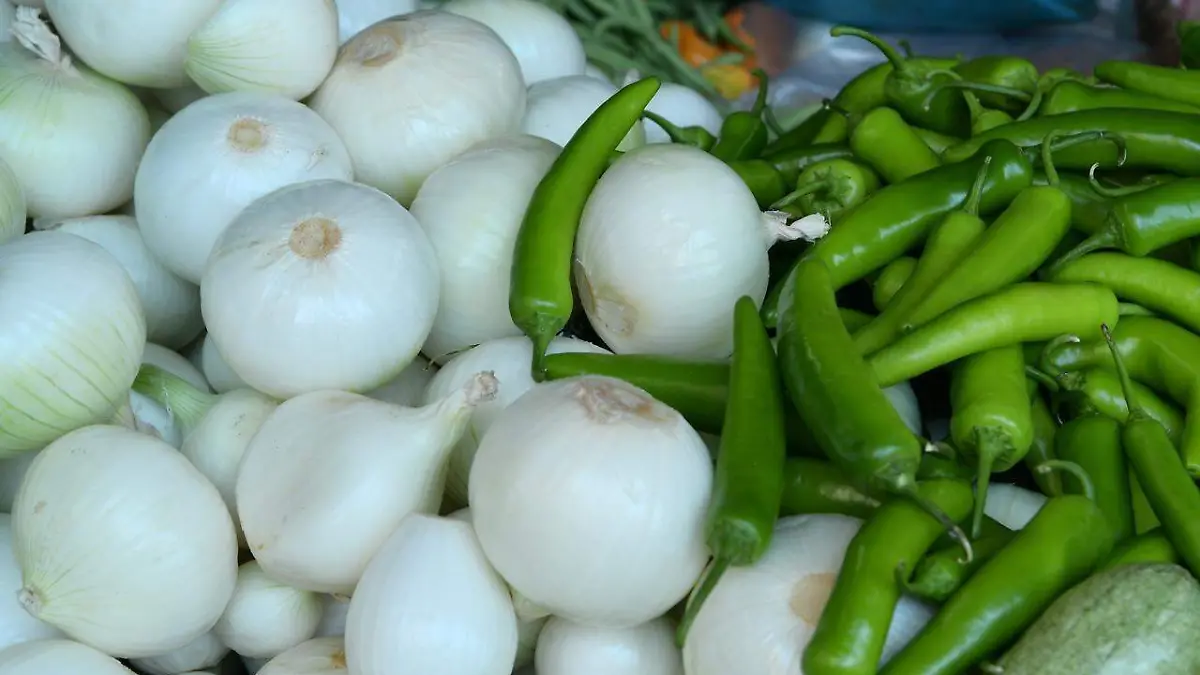 cebolla y chile serrano