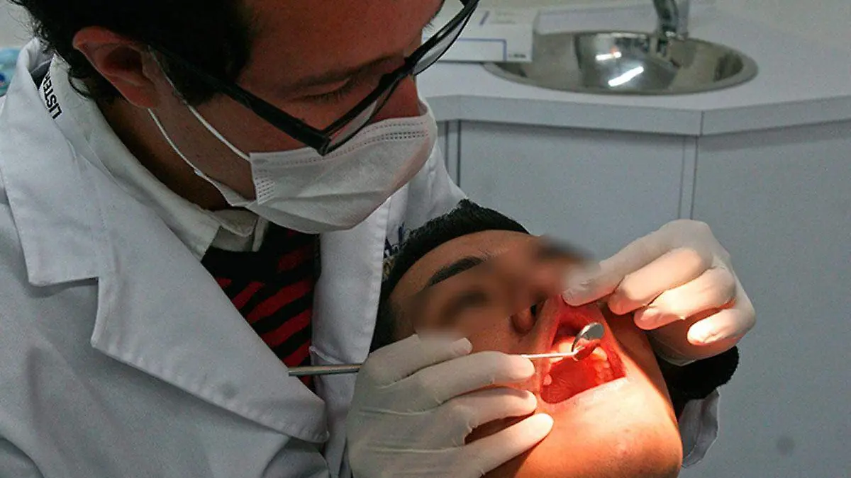 Dentistas-se-preparan-para-trabajar-en-el-mes-de-noviembre