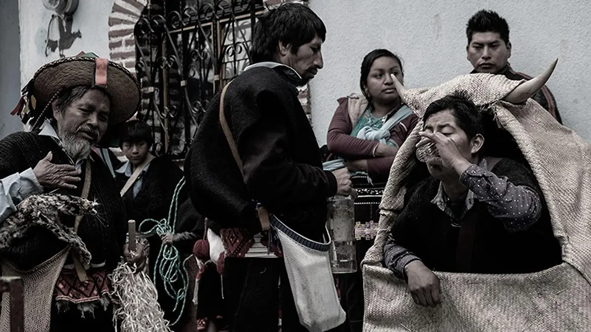 Es tradición en los Carnavales de Chiapas invitar un Pox a los asistentes