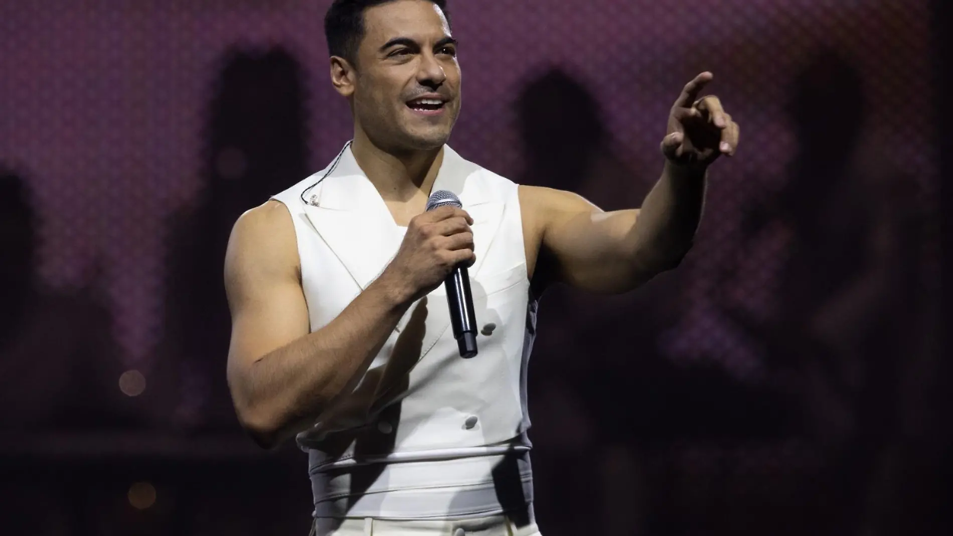 Doris realizó una tendencia más pero ahora de la mano de la música; el cantante Carlos Rivera