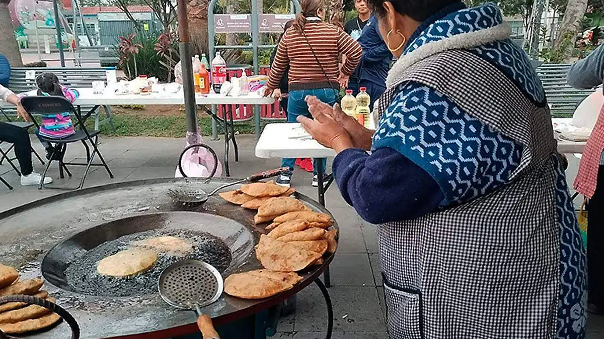 Mujeres-de-Ixtaczoquitlan-pagan-tratamientos-con-venta-de-antojitos-3