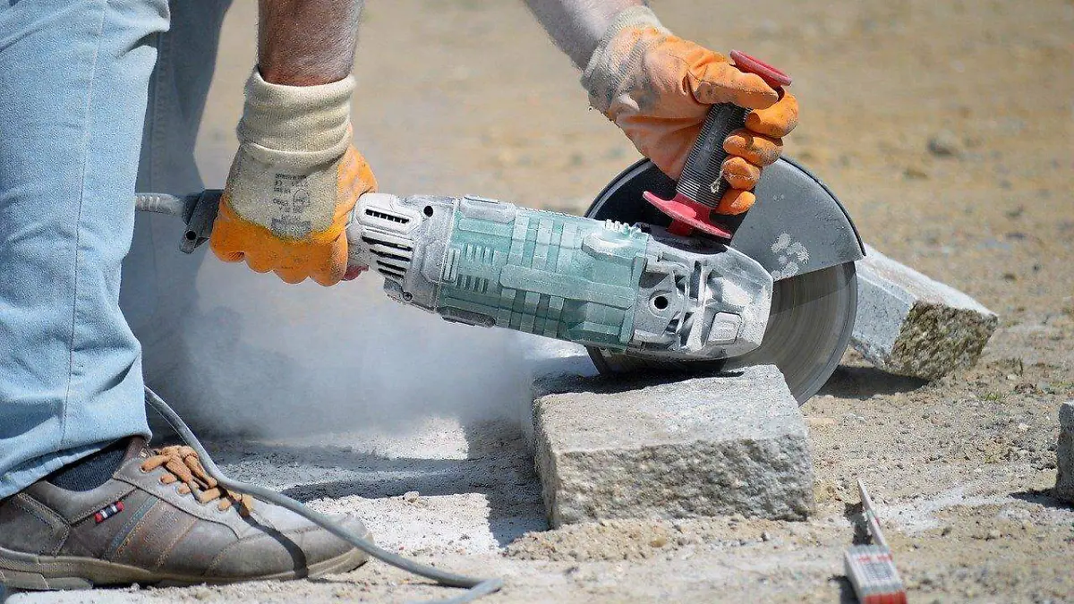 cutting-granite-stones-8028375_1280