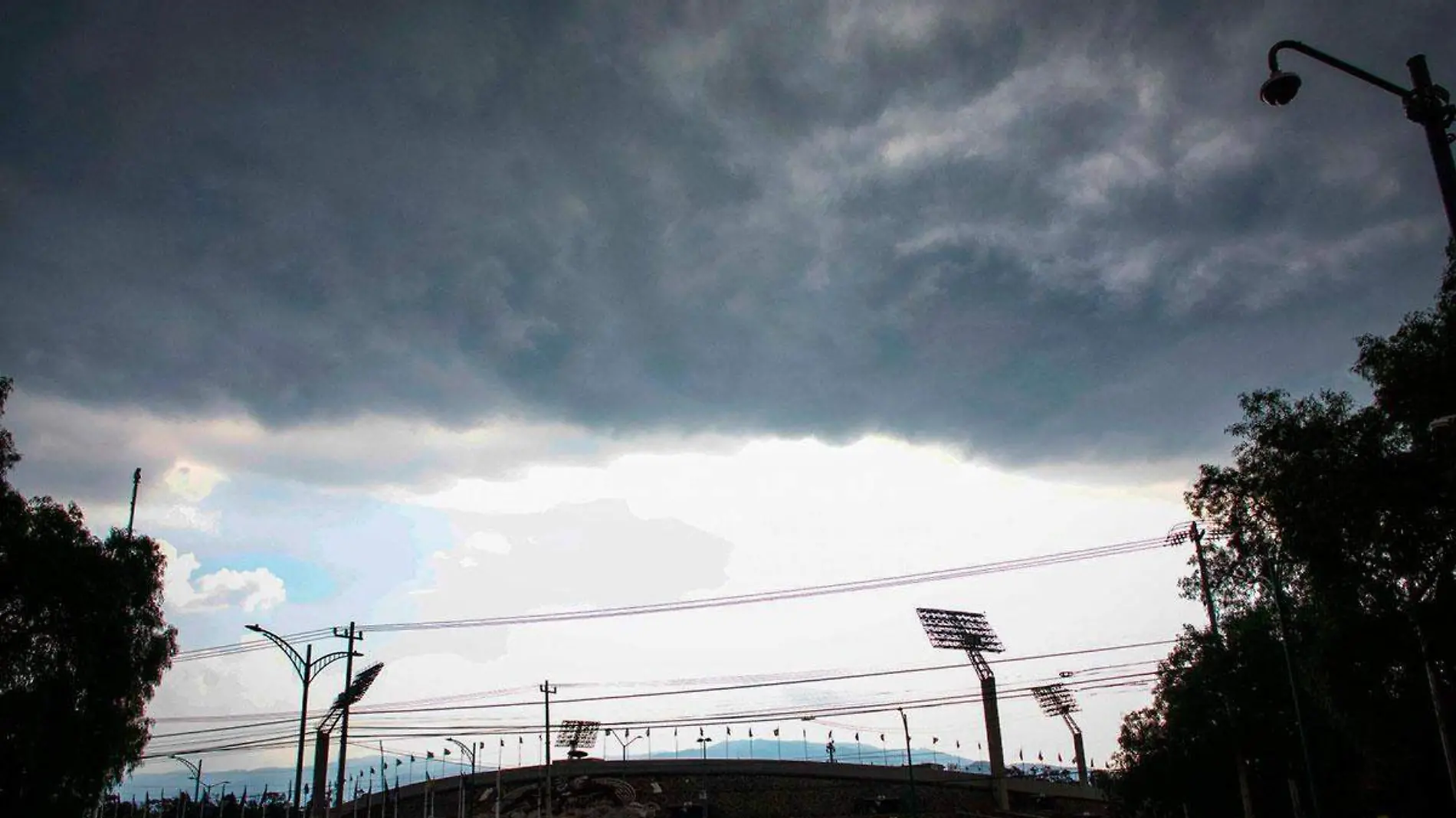 941403_Vida-cotidiana-nubes-de-lluvia-1_web