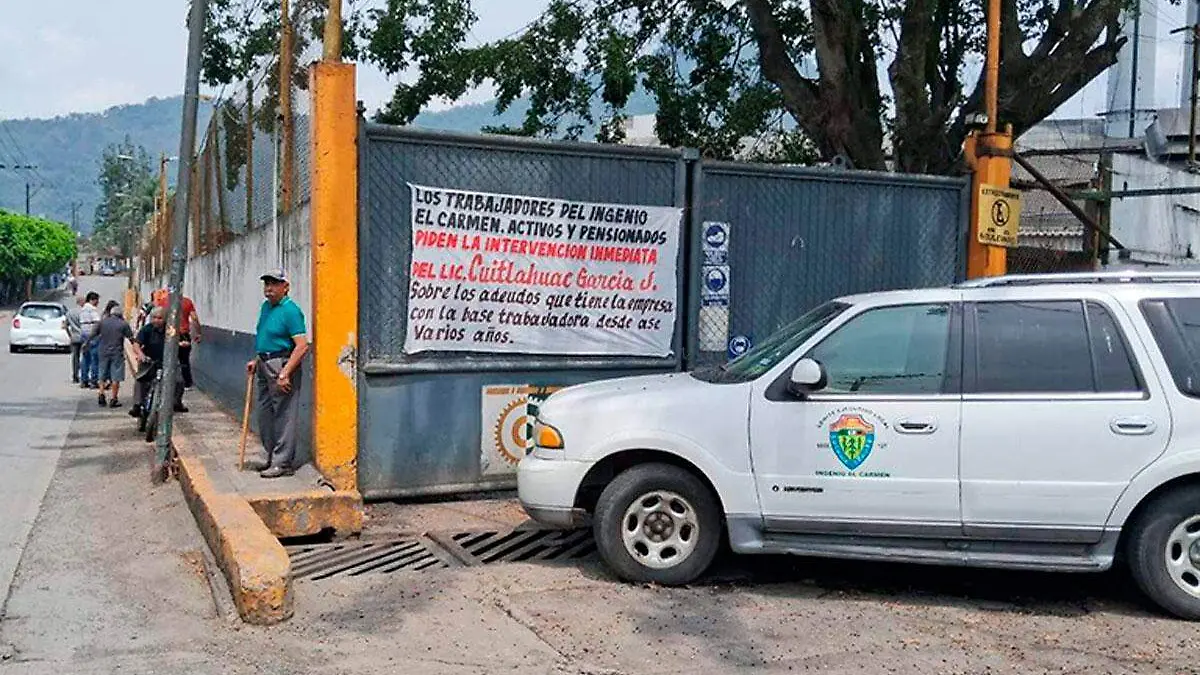 Trabajadores-vigilan-ingenio