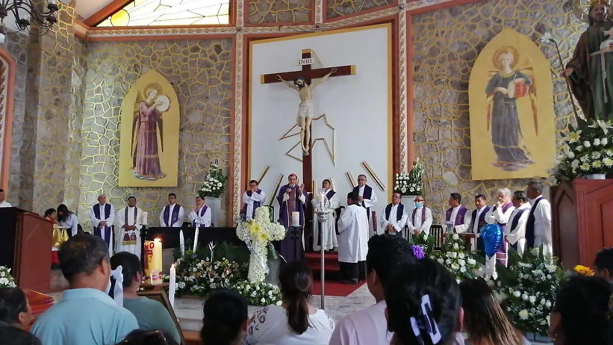 Dan último adiós al padre Manuel Granillo en Ixtaczoquitlán